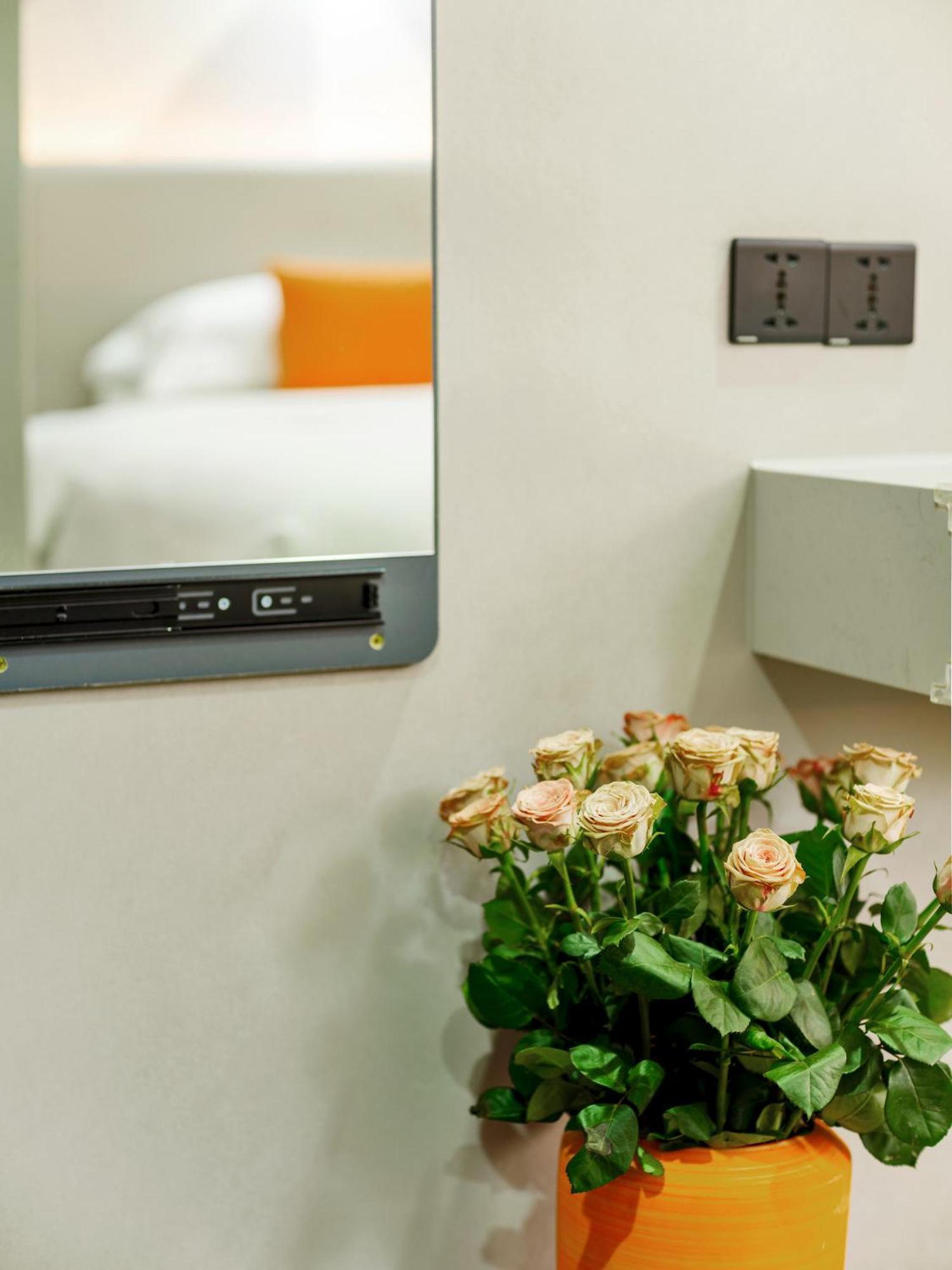 Orient Rose International Hotel Шанхай Екстериор снимка